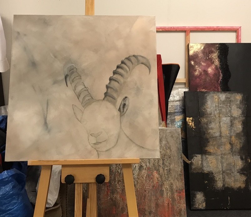 Werk in Entstehung – Steinbock auf der Staffelei im Atelier von Sandra Bucher